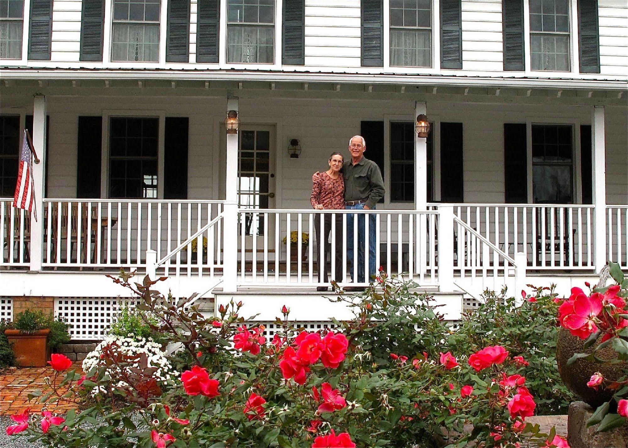 Lazyjack Inn On Dogwood Harbor Tilghman Island Kültér fotó